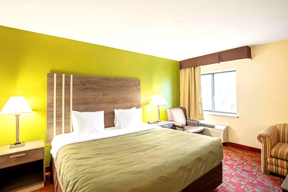 Norwood Inn & Suites Milwaukee - photo 18