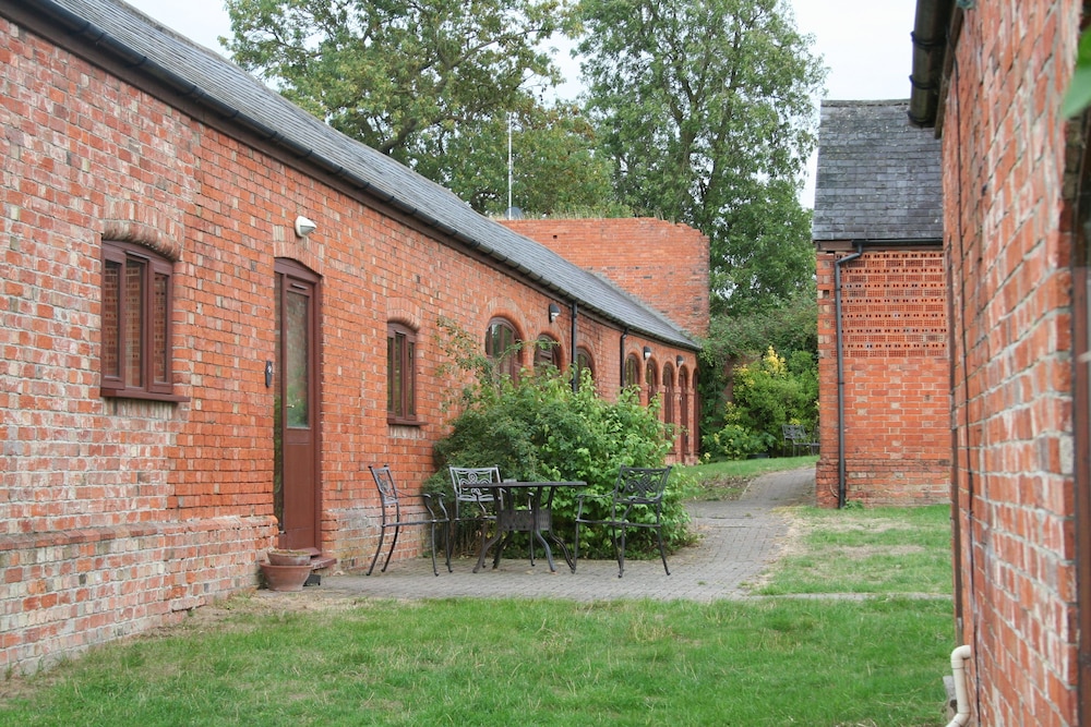 Coldham Cottages — 4-Star Luxury Hotel in Bedford, United Kingdom