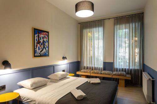 Newly Renovated Modern 2BR Apartment near Fabrika