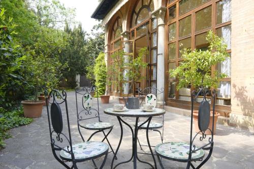 GuestHost Certosa di Ferrara Wonderful Villa x12 — 4-Star Luxury Hotel in Ferrara, Italy