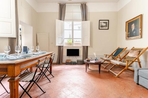 Boutique Lungarno Guicciardini — 4-Star Luxury Hotel in Florence, Italy