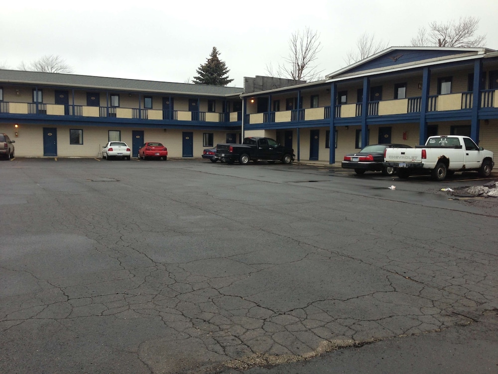 Cadet Motor Inn - photo 19