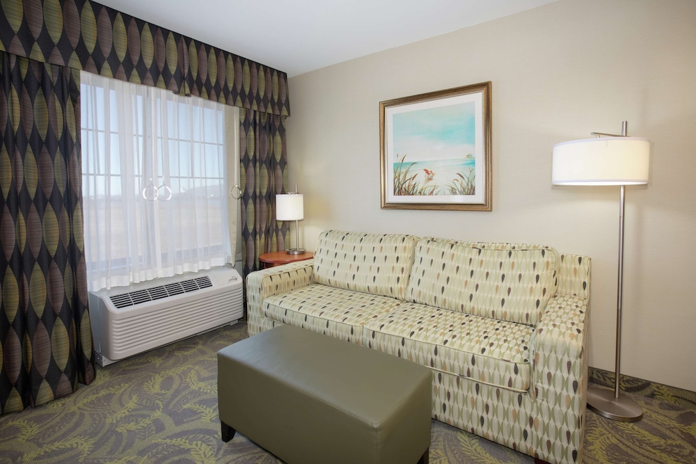 Hampton Inn and Suites Astoria - photo 49