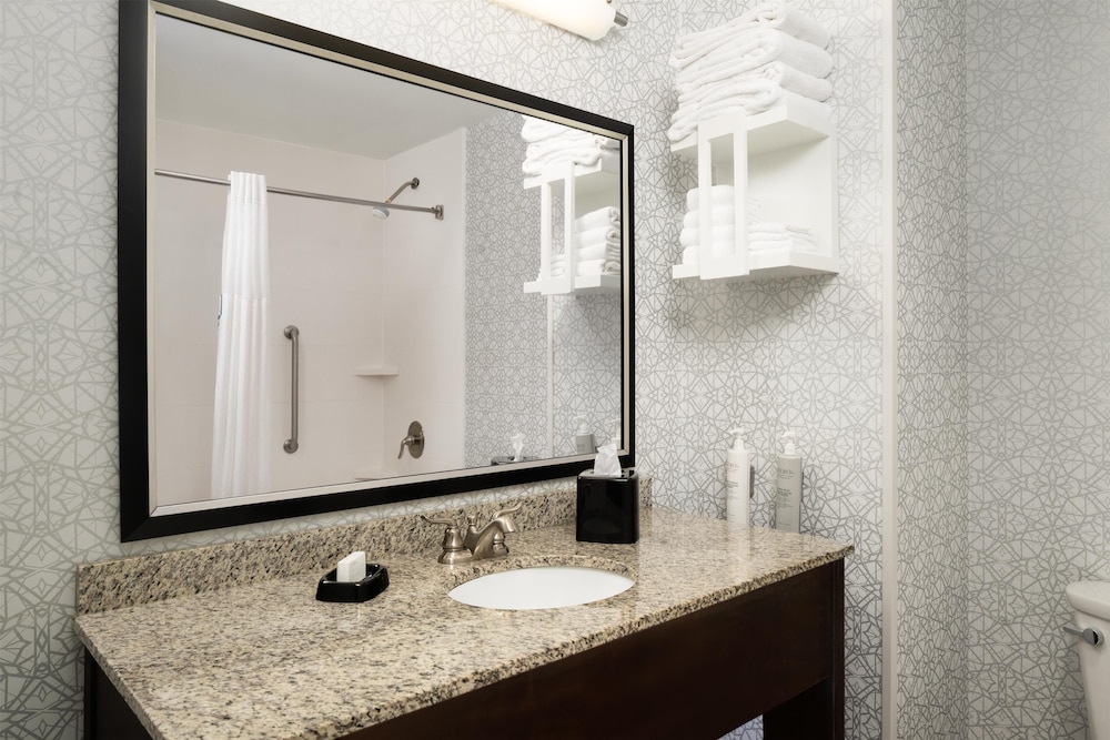 Hampton Inn Fairmont - photo 10