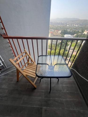 Deluxe Rooms and Apartments Near Metro