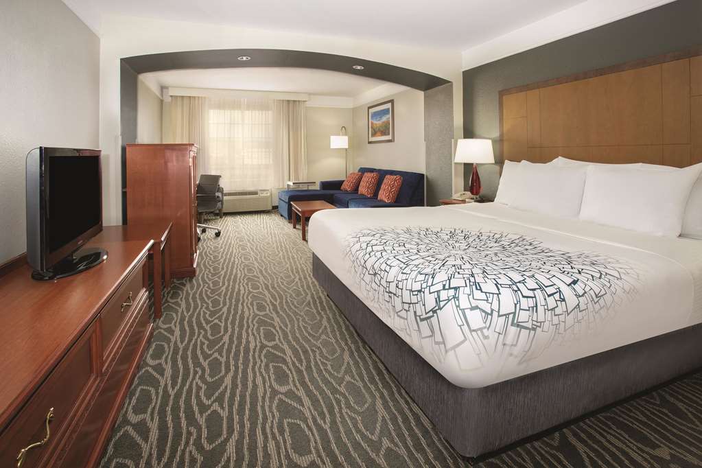 La Quinta Inn & Suites by Wyndham Gallup - photo 25
