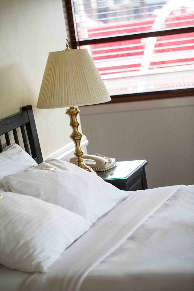 Delta King Hotel - photo 8
