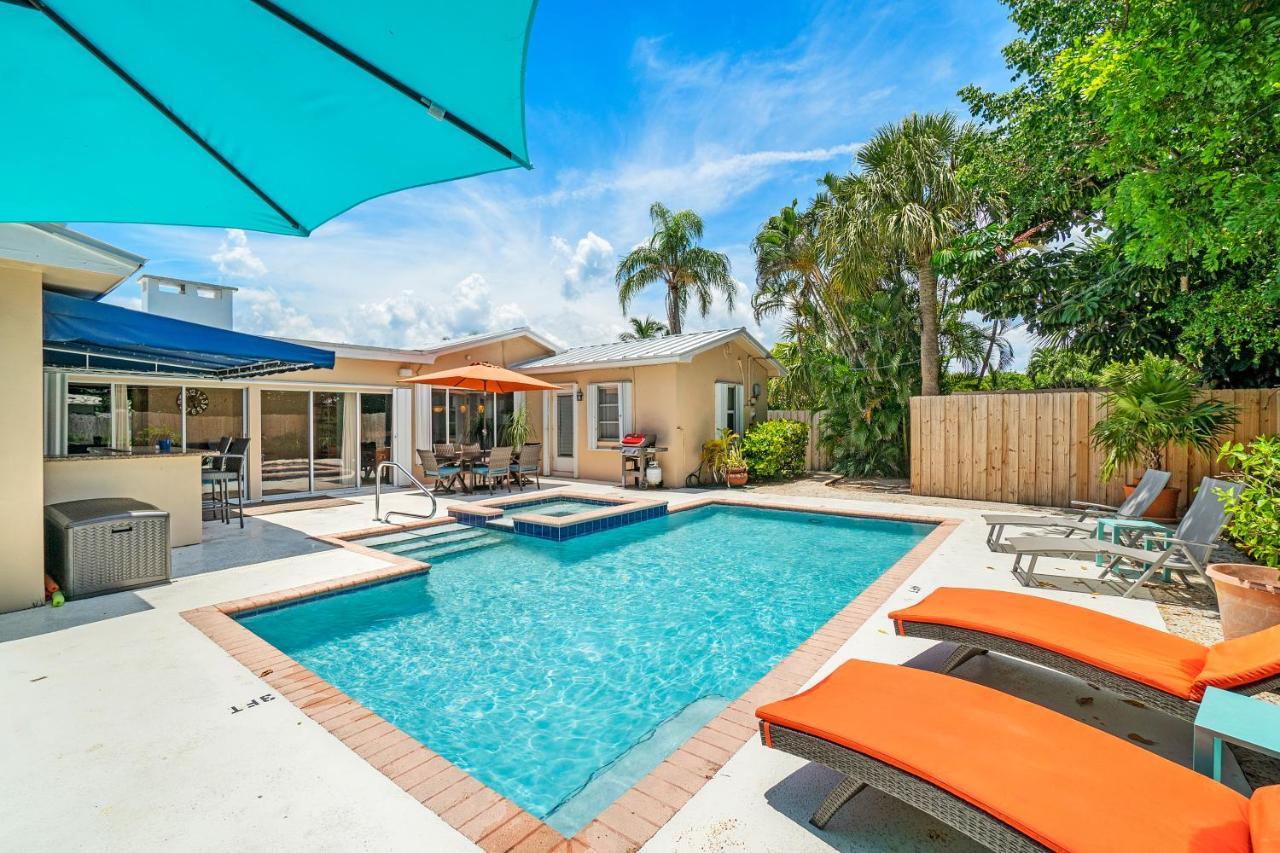 Across From Beach 3 Master Suites Heated Pool & Spa Tanning Ledge Golden Tee by Maven Vacation Rentals — 4-Star Luxury Hotel in West Palm Beach, United States