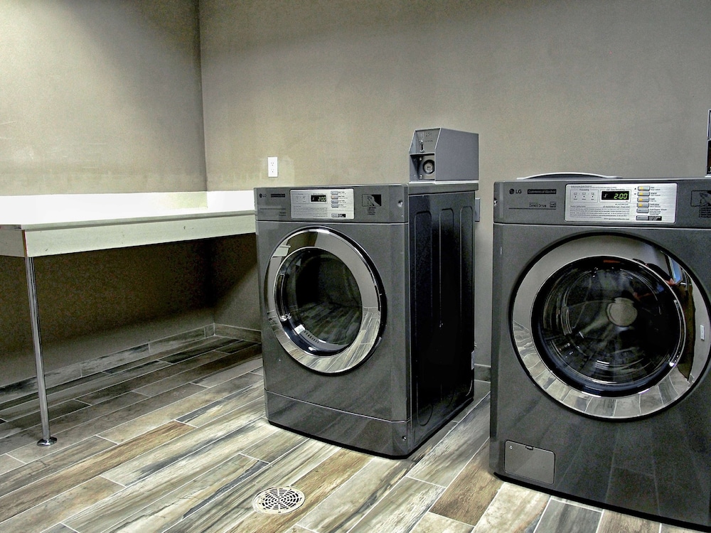 Hampton Inn & Suites Moore - photo 23
