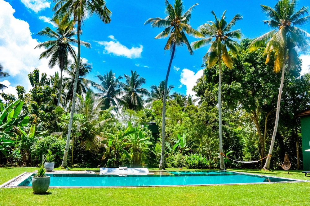 Villa Ronnaduwa — 4-Star Luxury Hotel in Hikkaduwa, Sri Lanka