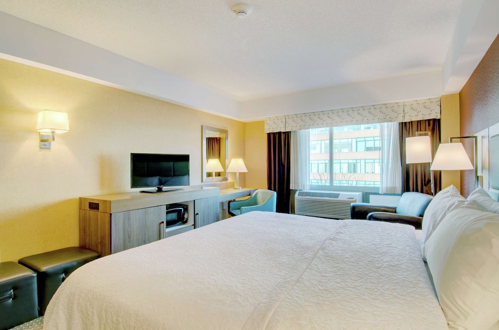 Hampton Inn & Suites Boston Crosstown Center - photo 9