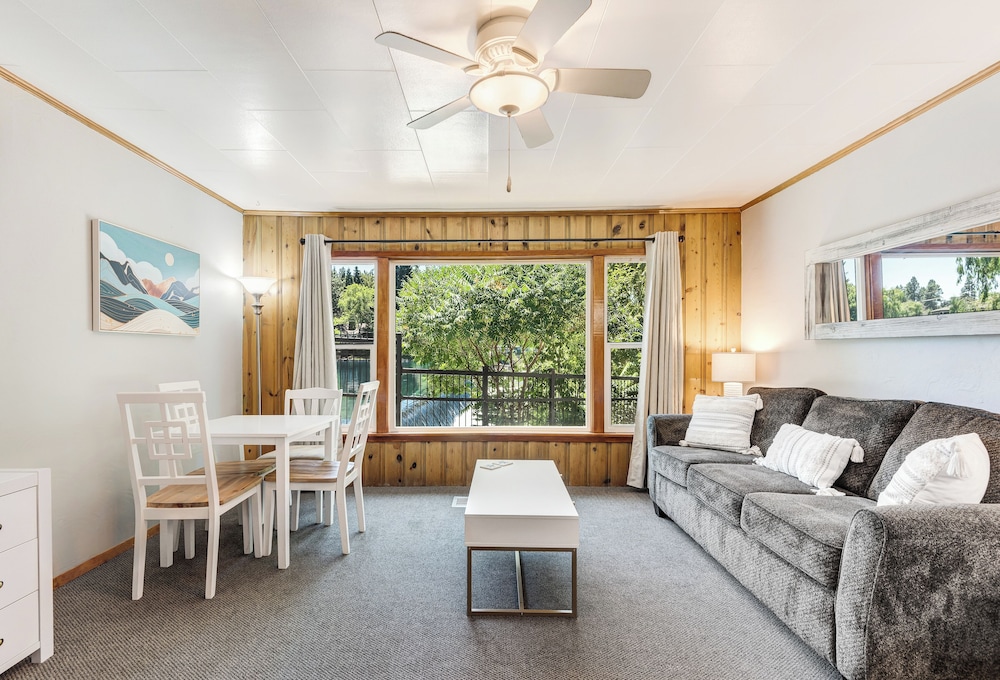 Bend Riverside Inn & Suites - photo 250