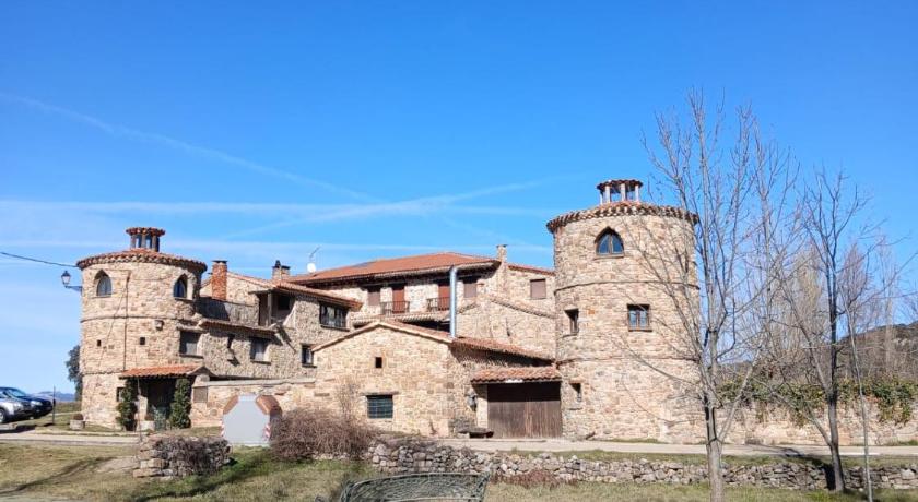 Casona Santa Coloma — hotel in Almarza