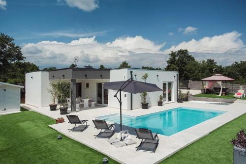 Villa Francesca — 4-Star Luxury Hotel in Svetvincenat, Croatia
