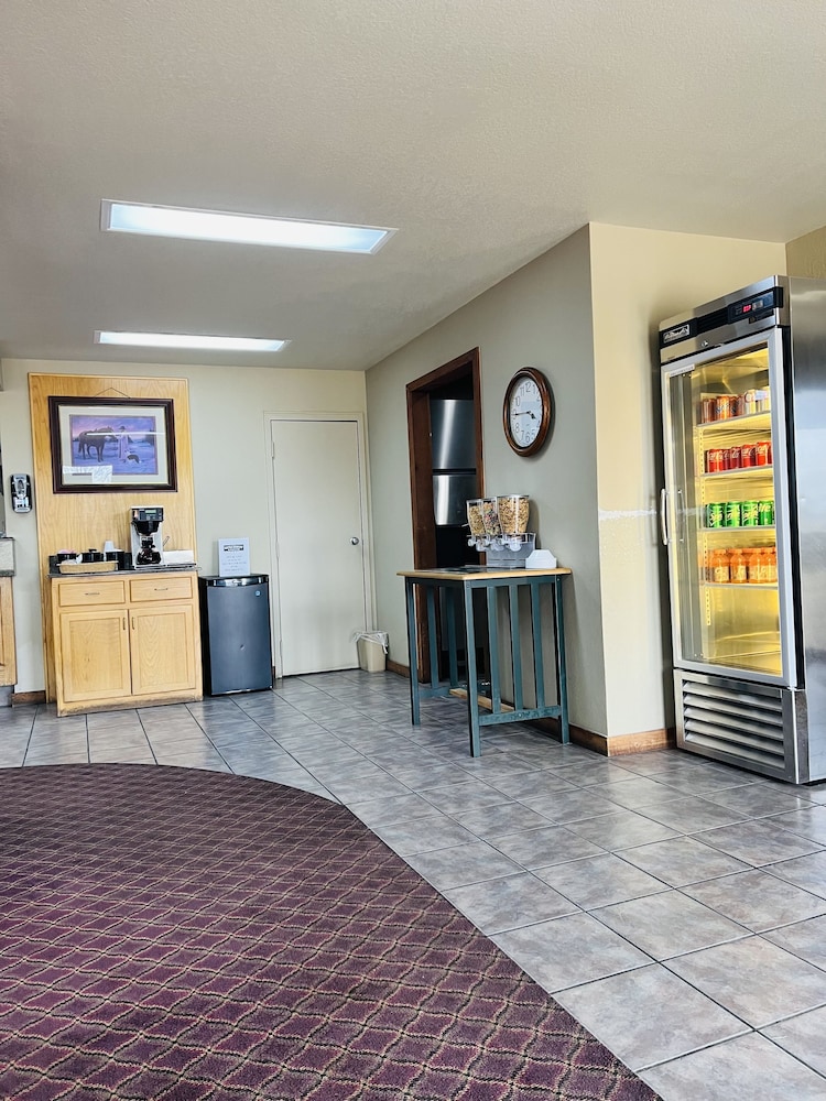 Cattle Country Lodge - photo 7