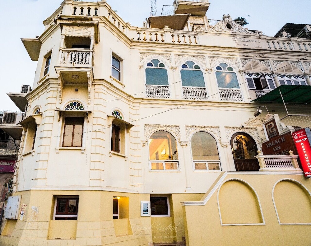 Palace on Ganges - carbon neutral hotel in Varanasi