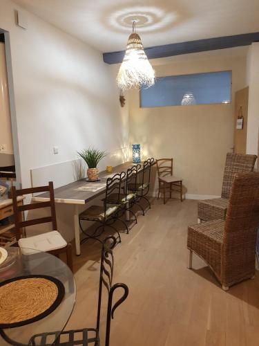 L’auberge du Docteur Privey Free & Secure Park Bike Voie Bleue in Tournus, France