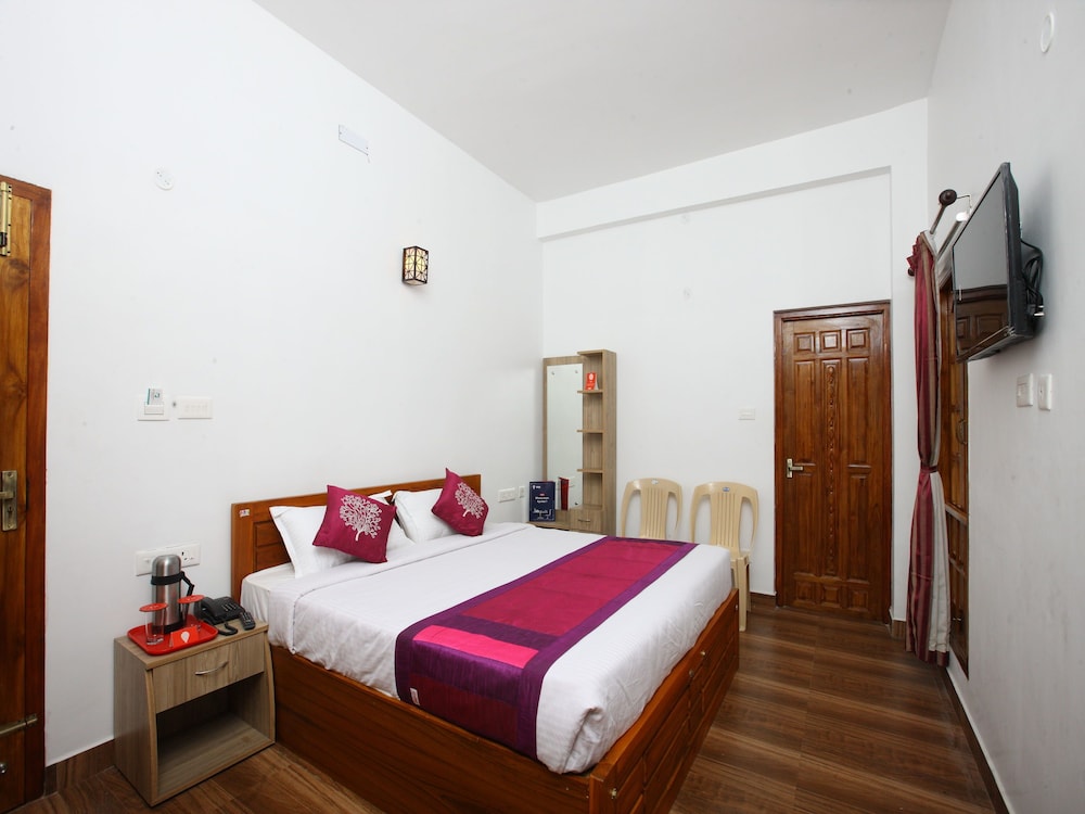 OYO 13607 Sri Akilambiga Residency in Kodaikanal, India