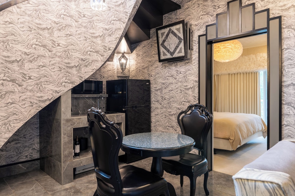 The Roxbury - photo 175