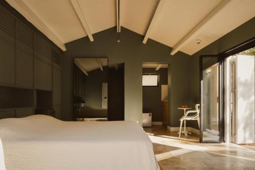 Aritis 3 - carbon neutral hotel in Unknown City
