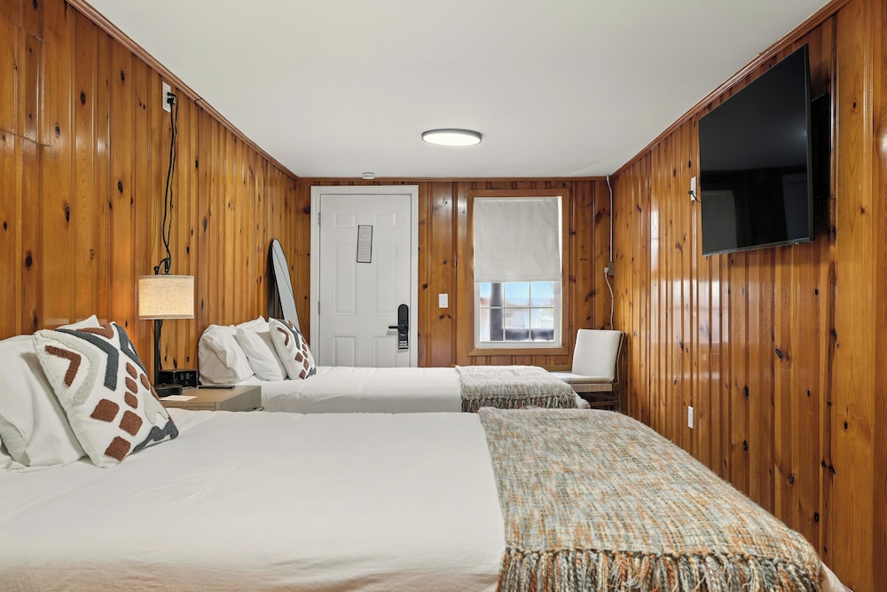 Hillside Motel LLC - photo 50