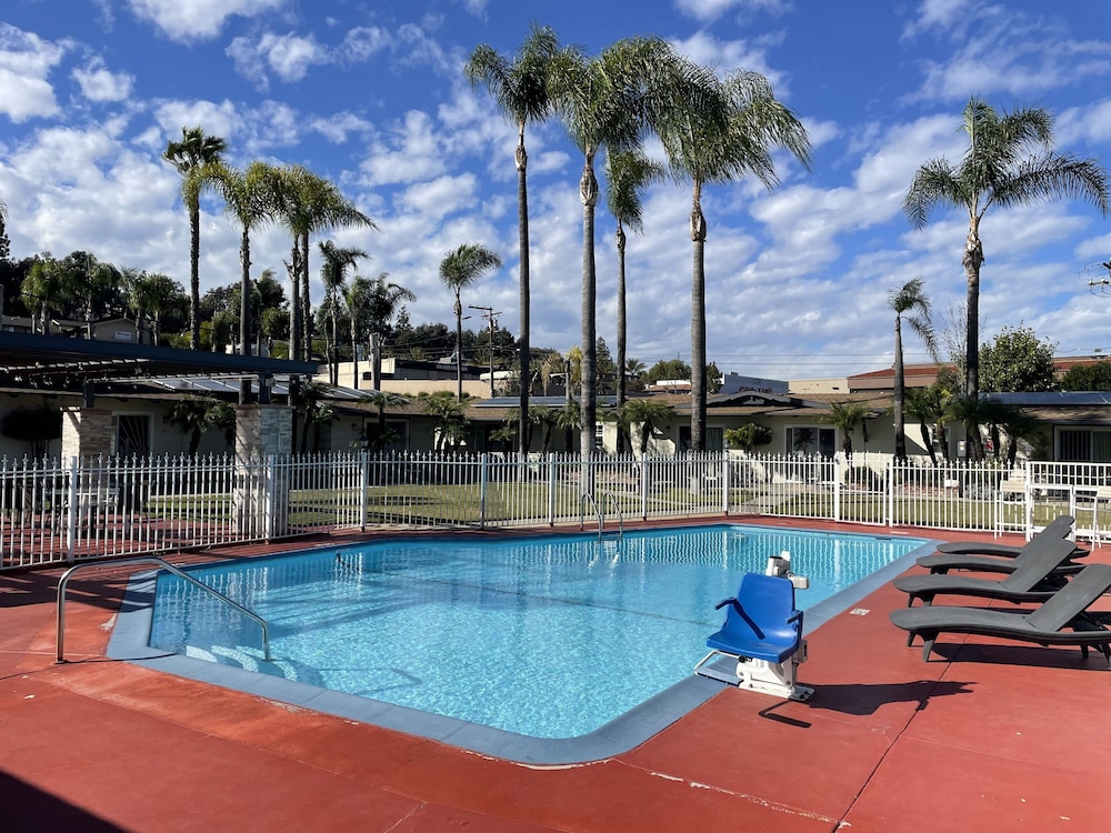 Fallbrook Country Inn - photo 7