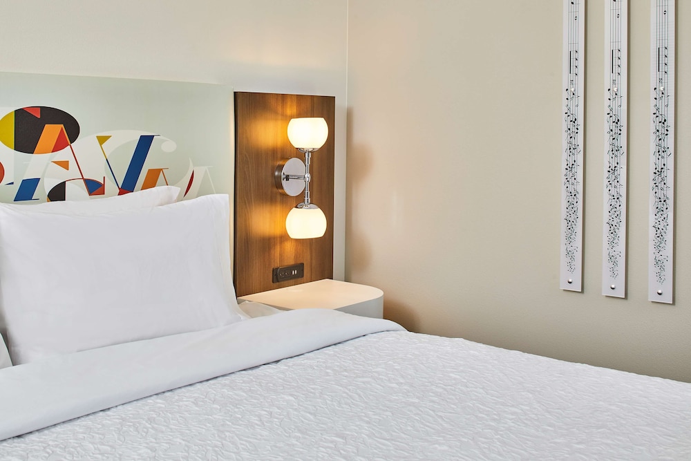Hampton Inn & Suites Atlanta Midtown - photo 13