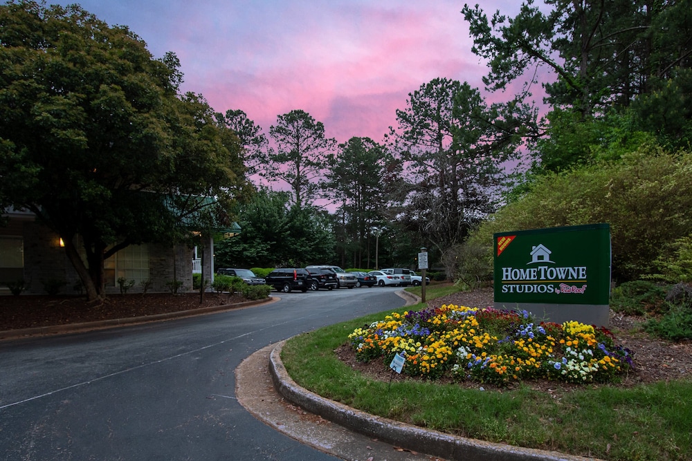 HomeTowne Studios by Red Roof Atlanta Lawrenceville - photo 26