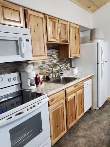 Delta Accommodations Alaska Country Inn — hotel in Deltana
