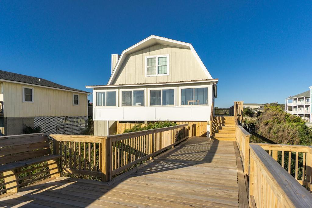 Beach Barn by Oak Island Accommodations - photo 10