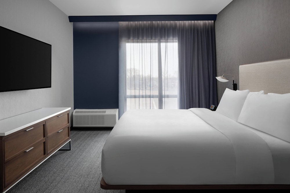 Courtyard by Marriott Lansing Downtown - photo 13