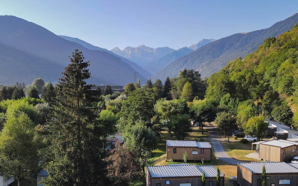 Camping Pradelongue — 4-Star Luxury Hotel in Bagneres-De-Luchon, France