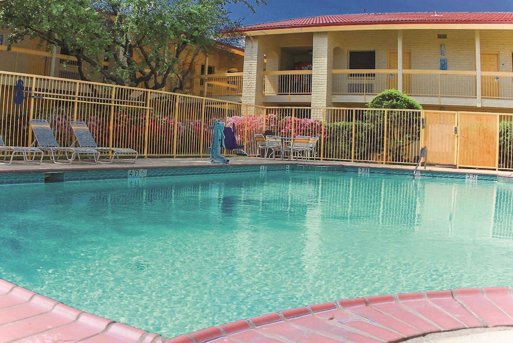 La Quinta Inn by Wyndham Tyler - photo 25
