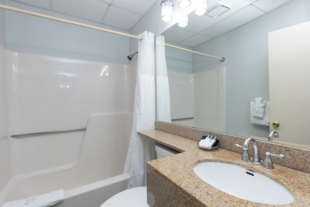 Boothbay Harbor Inn - photo 64