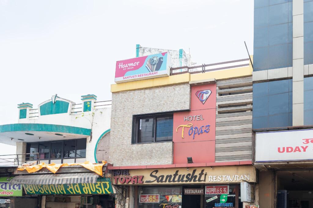Oyo 42774 Hotel Topaz — hotel in Ratlam