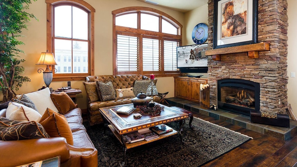 5th Street Penthouse 3 BedroomCondo By Moving Mountains — 4-Star Luxury Hotel in Steamboat Springs, United States