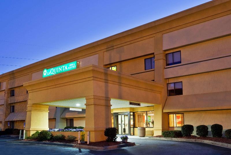 La Quinta Inn & Suites by Wyndham Columbus State University - photo 2