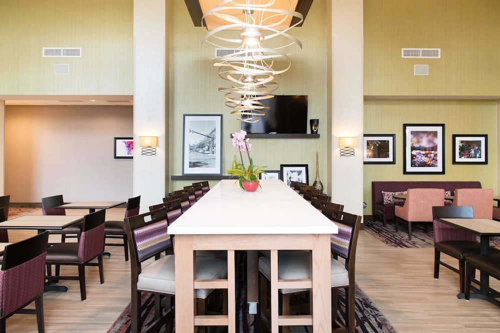 Hampton Inn & Suites Fayetteville - photo 42