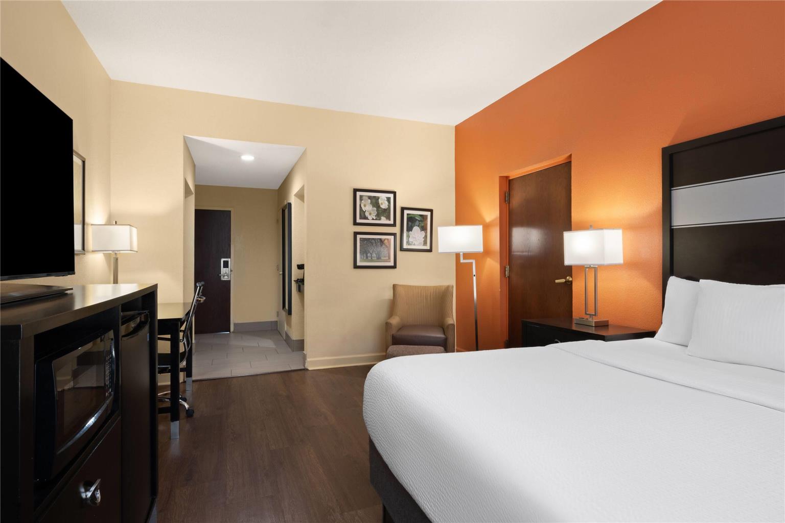 La Quinta Inn & Suites by Wyndham Florence - photo 56
