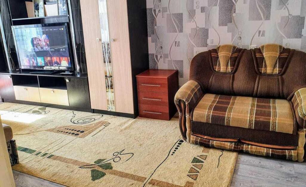 Alatyr On The Street 70 Years Of October — hotel in Muravlenko