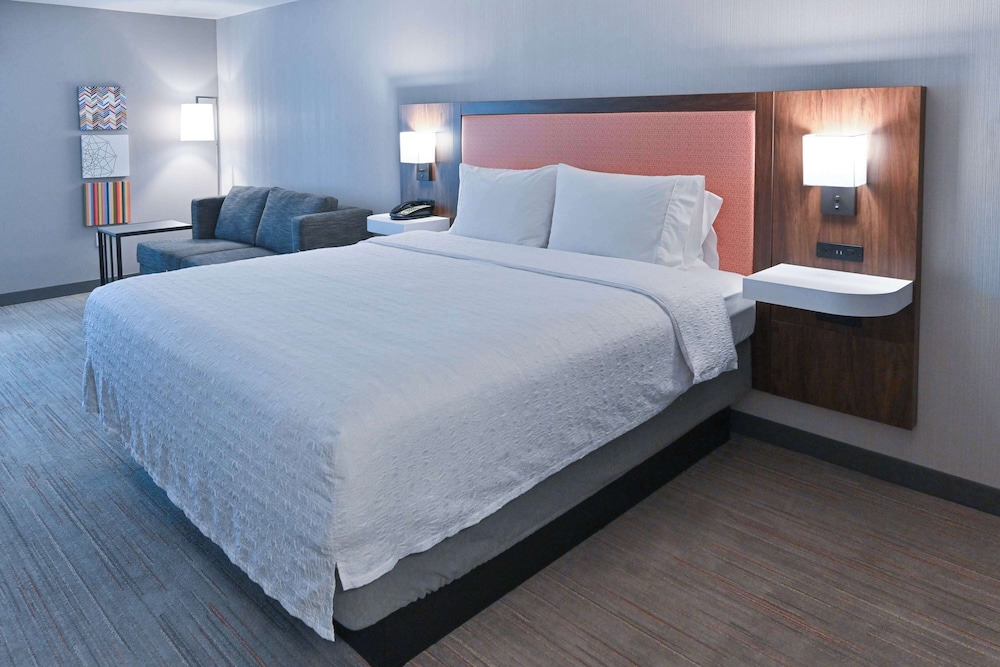 Hampton Inn Fremont - photo 9