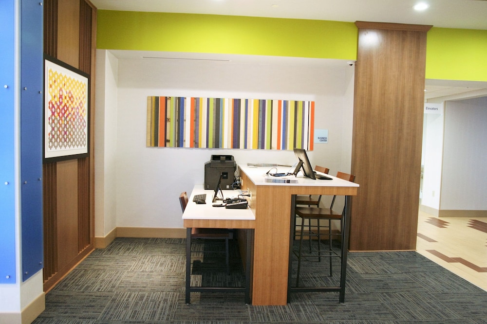 Holiday Inn Express & Suites Clarion By IHG - photo 24