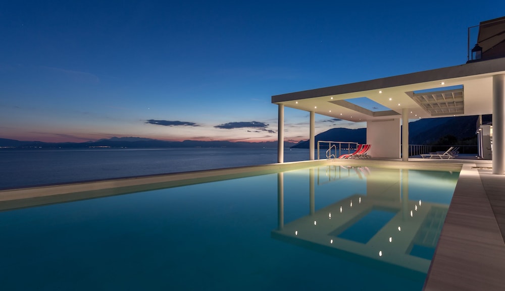 600m homm Luxury Villa Sea Side Evia 16ppl — 4-Star Luxury Hotel in Aidipsos, Greece