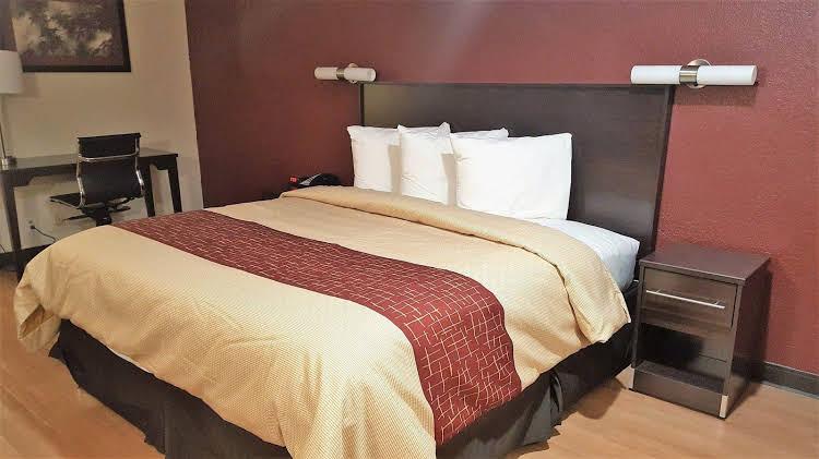 Airport Inn & Suites - photo 7