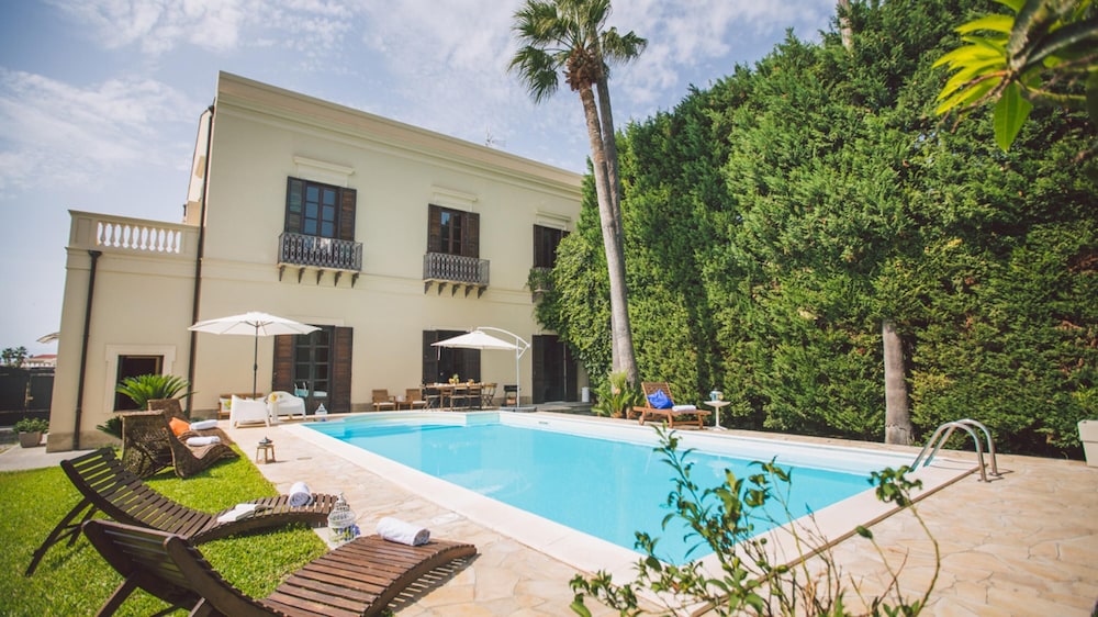 Villa Afrodite 8 Emma Villas — 4-Star Luxury Hotel in Milazzo, Italy