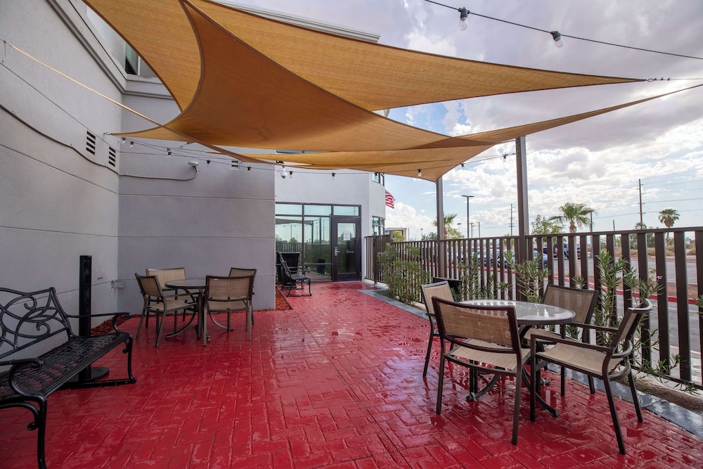 Hampton Inn El Centro - photo 31