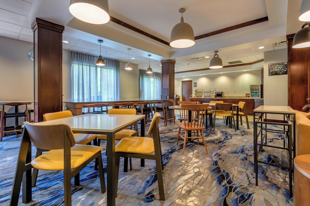 Fairfield Inn & Suites by Marriott Slippery Rock - photo 25