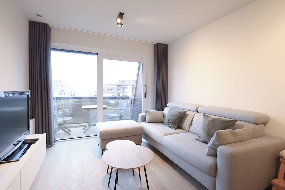Modern Apartment Near Seabeach — 4-Star Luxury Hotel in Koksijde, Belgium