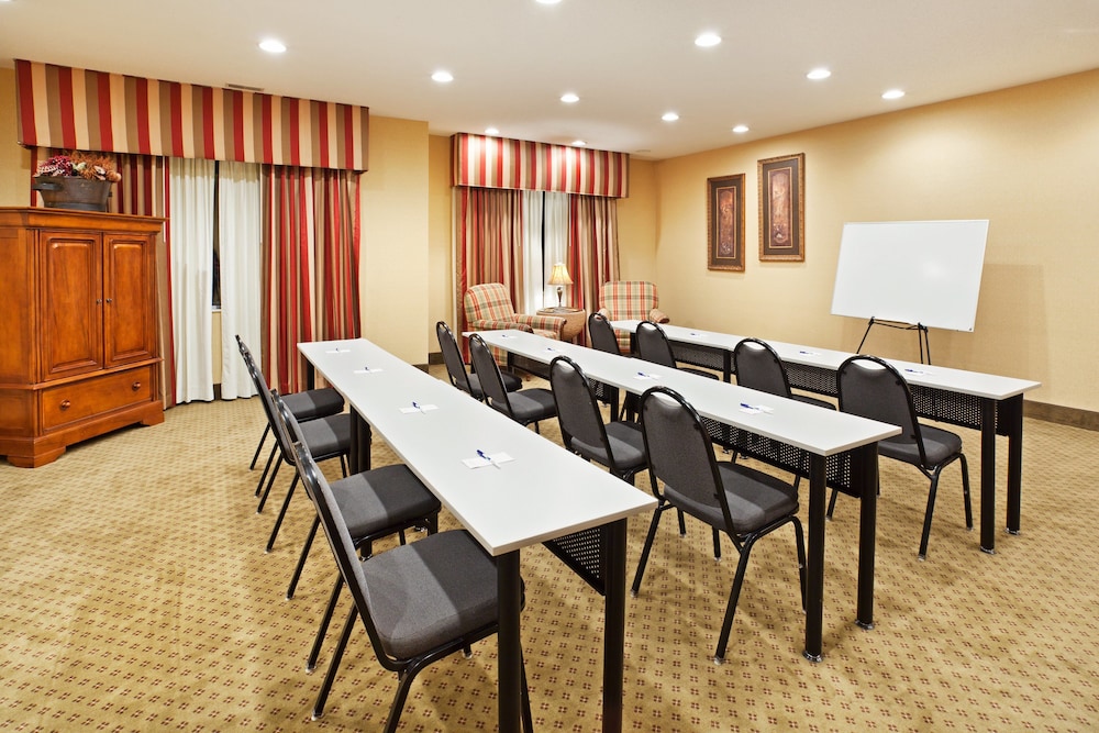 Holiday Inn Express Hotel & Suites Pikeville by IHG - photo 46
