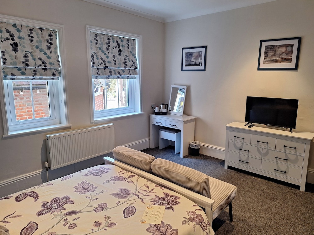 Room comfortable and Spacious Guest Ro in Cranleigh, United Kingdom